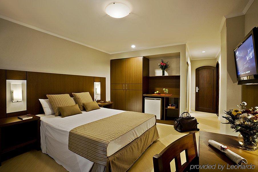 Hotel Deville Curitiba Zimmer foto