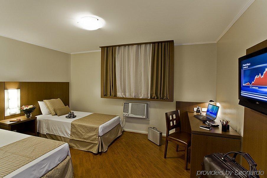 Hotel Deville Curitiba Zimmer foto