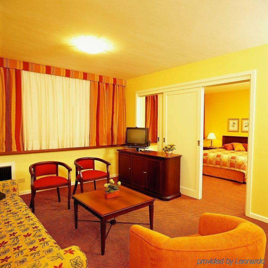 Hotel Deville Curitiba Zimmer foto