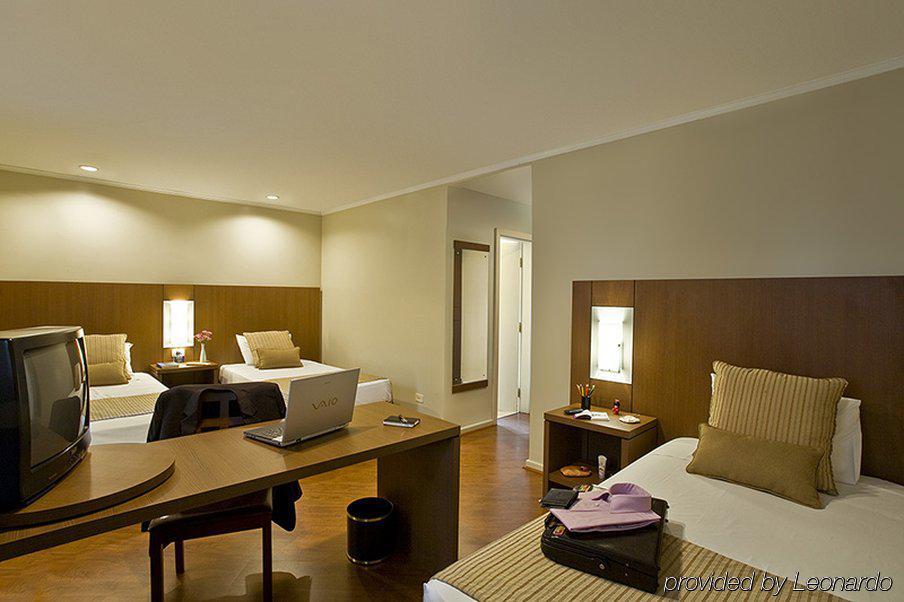 Hotel Deville Curitiba Zimmer foto